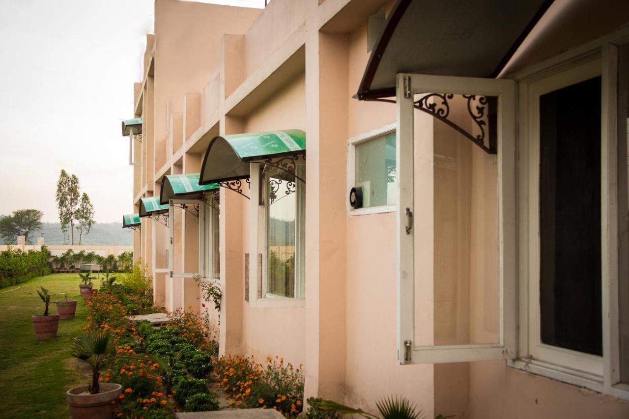 The Baghban Hotel & Resort, Baddi Exterior photo